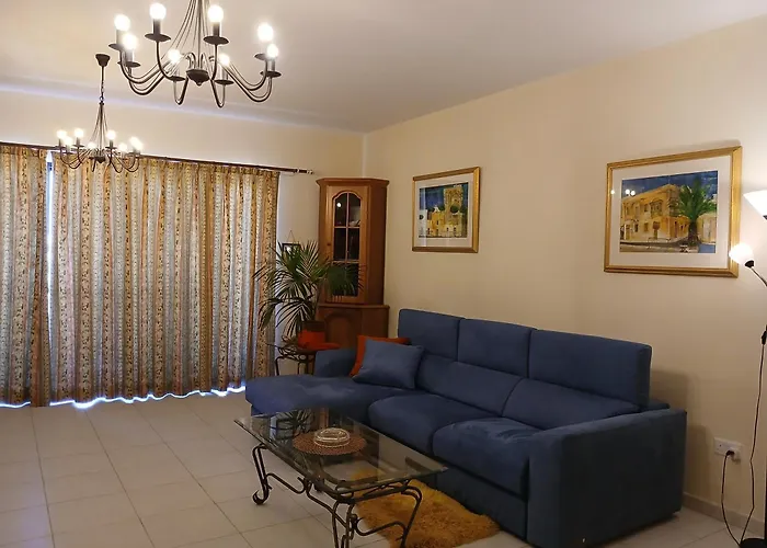 Manor Court Luxury Apartment