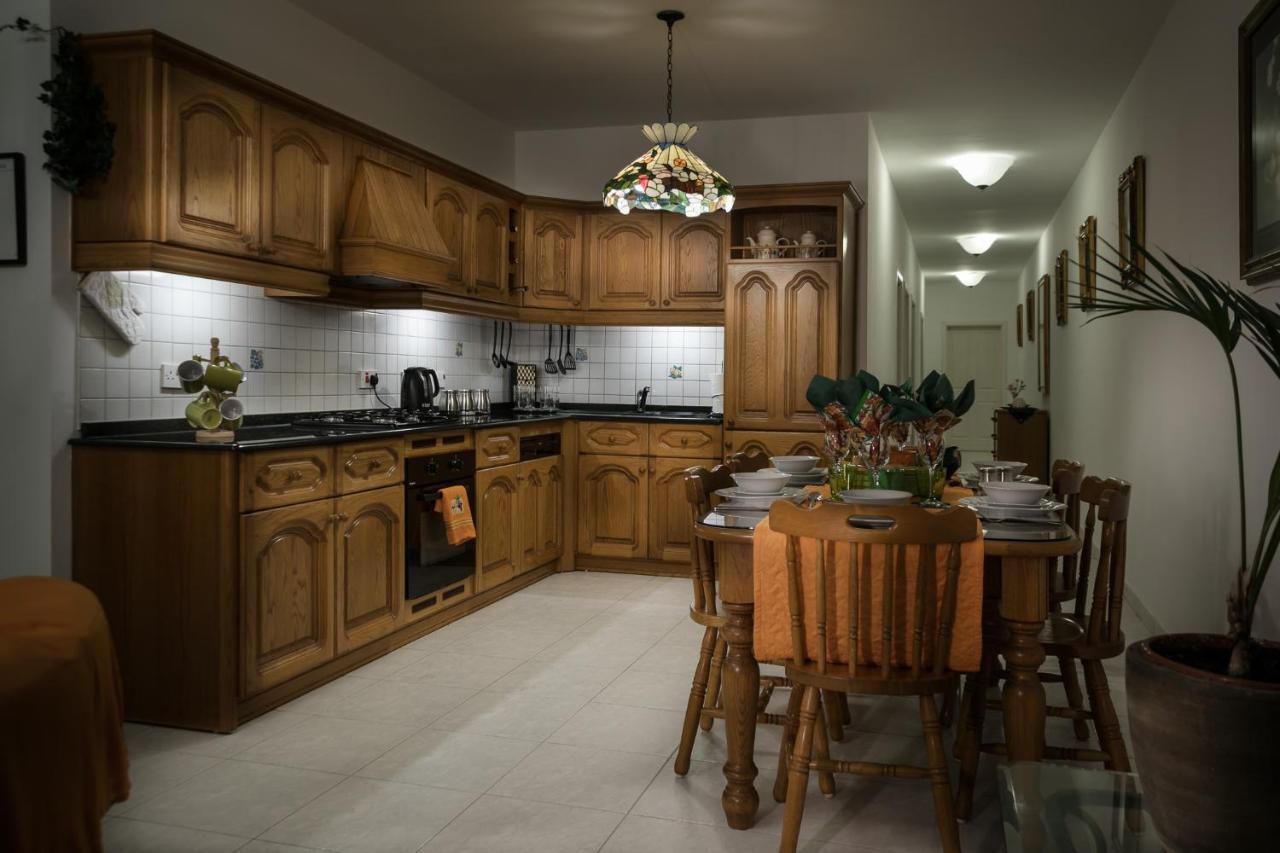 Manor Court Luxury *